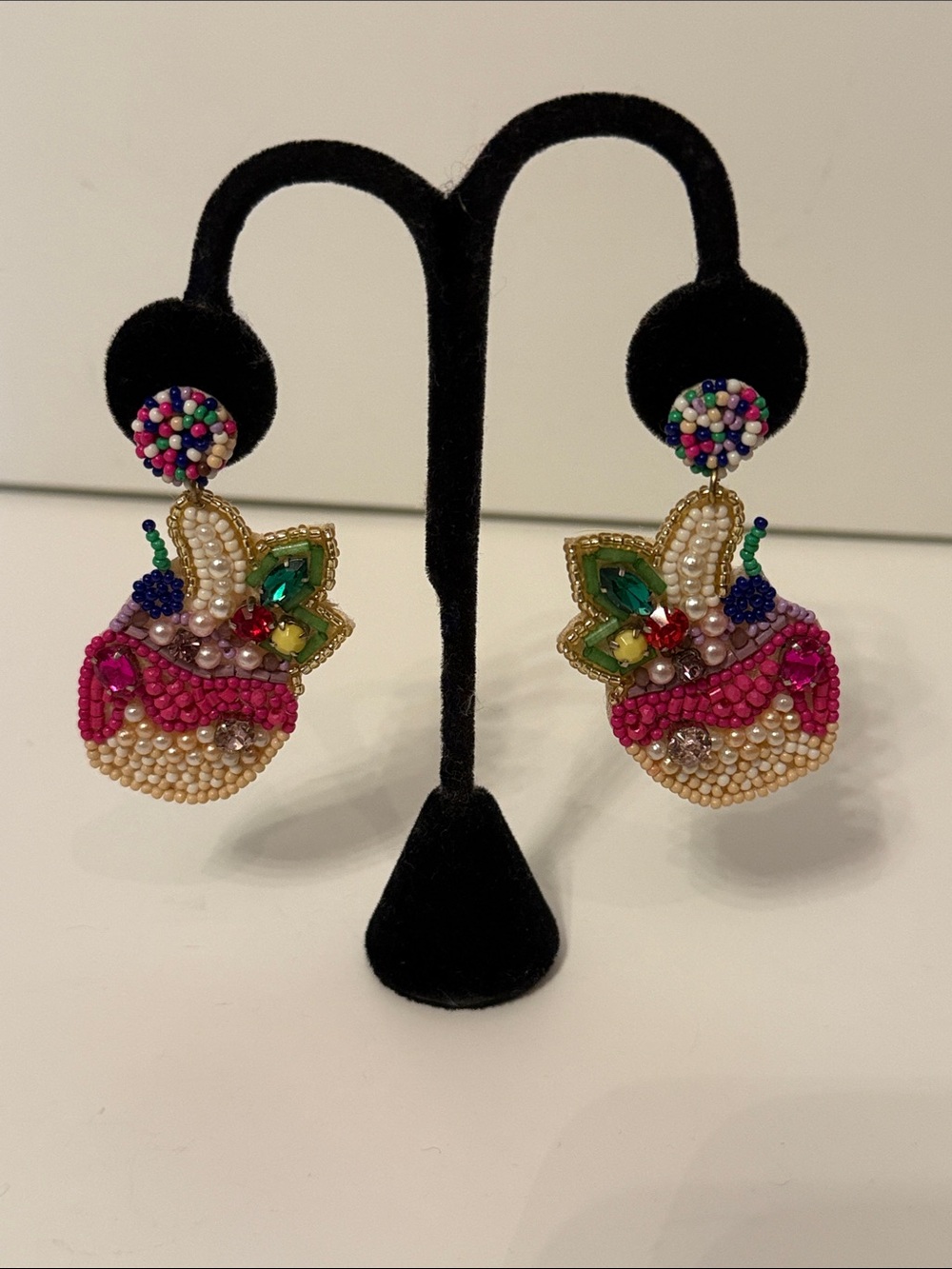 EARRINGS NEW COCKTAIL DRINK DANGLE DROP PIERCED MULTI COLOR SEED BEADS NWOT